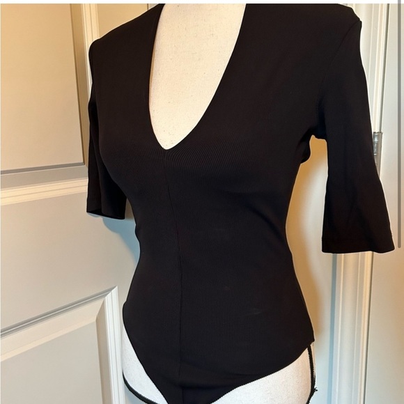 H&m dressy or formal sheek Black Bodysuit deep vneck mid sleeve - Picture 2 of 4
